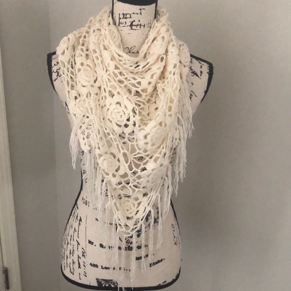 Vintage Crochet Fringed Shaw Triangle Scarf Wrap Handmade - Picture 3 of 13